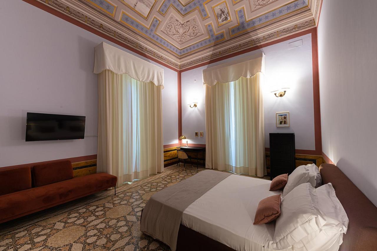 Bed and Breakfast Palazzo Francesco Grassi Aradeo Exterior foto