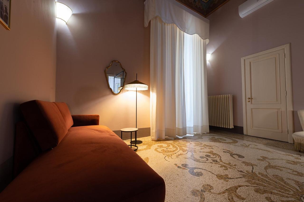Bed and Breakfast Palazzo Francesco Grassi Aradeo Exterior foto